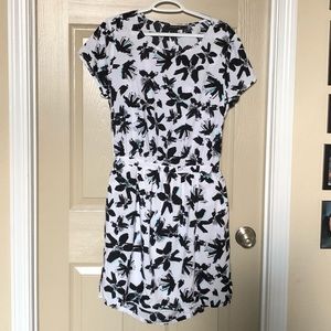 Banana Republic floral dress with cutout back. LG
